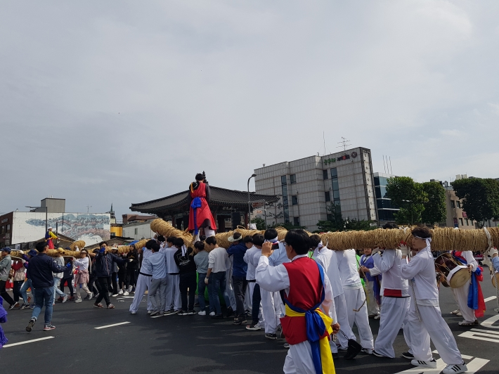 길마재 줄다리기 시연