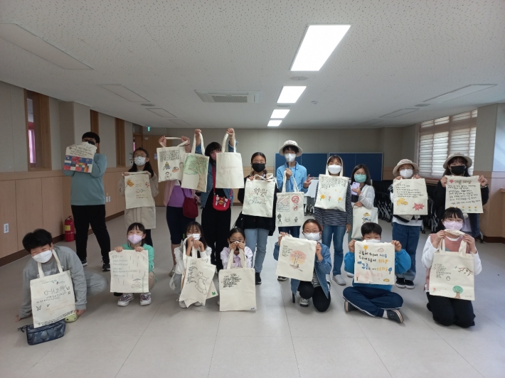 각자의 생각,개성을 뽐내는 에코백