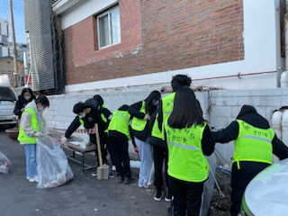 내동내손(내 동네 내 손으로 정화) 캠페인중인 그린봉사단
