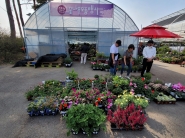 ‘제20회 봄맞이 꽃나무 모종 행사’ 농협 수원유통센터에서 열리고 있다.