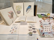 선경도서관 전시회, 팔순 맹순씨네 아파트에 온 새들, 맹순씨의 작품들
