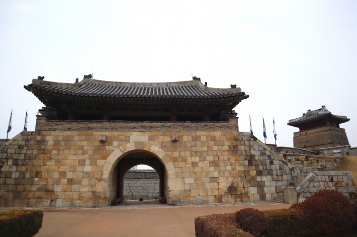 정조가 화성을 세운 이유는 이상적인 도시를 만들기 위함이었다. 