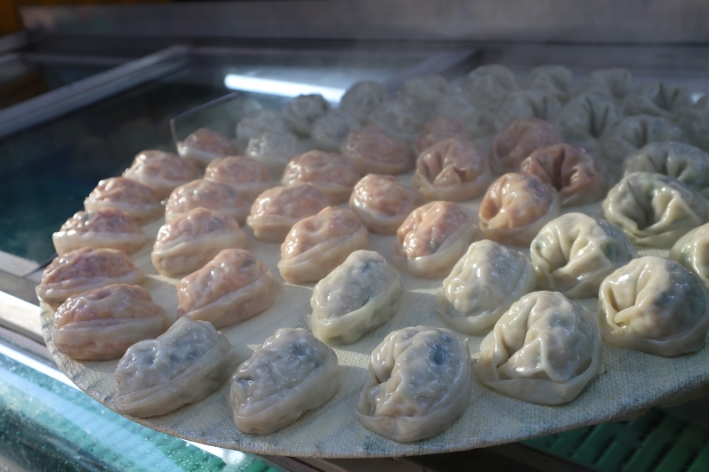 구수한 고기만두와 얼큰한 김치만두는 북수원 시장의 대표 먹거리!  