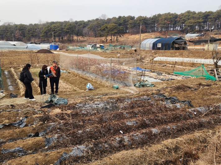 불법소각을 적발하여 단속 중인 현장
