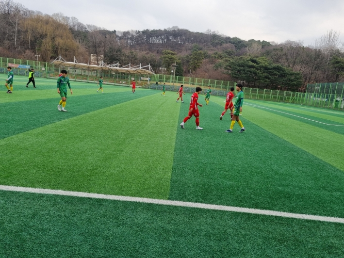 시립 축구장에서 열린 수원 계명고와 경일고와의 축구 경기  