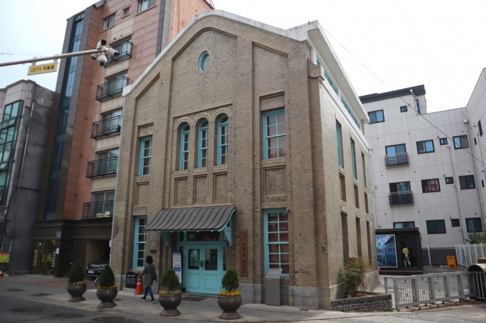 일본인 종묘회사 부국원 건물은 광복 이후 관공서, 병원, 인쇄소로 사용되다가 2017년 등록문화재로 지정됐다.
