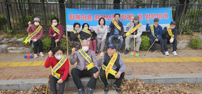 데시앙경로당 나무심기 행사 개최