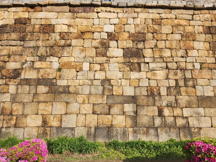 유네스코 세계유산 수원화성, 축성 원형을 볼 수 있는 장안문에서 북서포루 구간의 성벽 일부