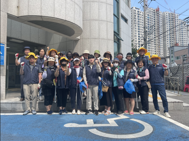 정자1동은 18일 행락철 환경정비를 실시했다.