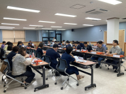 6월 정기회의에 참석한 권선2동 주민자치회 위원들