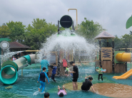 샘내공원 물놀이장에서 여름을 이겨내고 있는 시민들