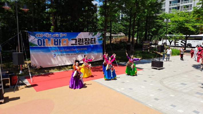 춤나라 한국무용팀의 장고춤 모습