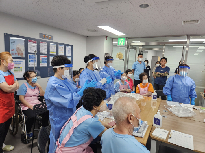 장안구보건소가 13일 감염병 대응 현장교육을 하고 있다.