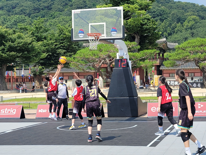 수원에서 펼쳐진 3대3 농구대회, 승리를 위해 최선을 다하는 선수들