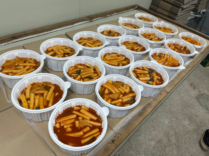 서둔동 새마을부녀회에서 만든 '사랑 듬뿍 담은 떡볶이'