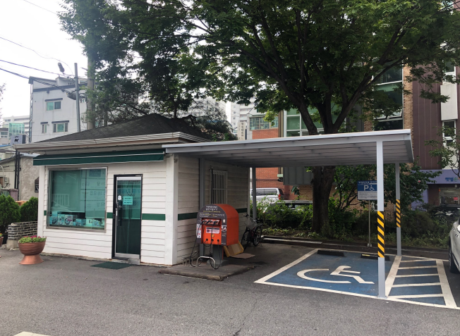 정자1동 행정복지센터에 설치된 비가림막 모습