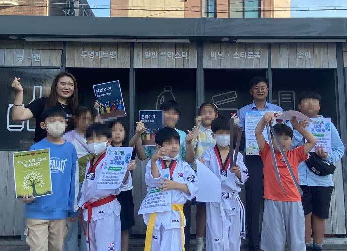 장안구 영화동 행정복지센터(동장 임성진)는 22일 다함께돌봄센터 어린이들과 분리수거 체험교육을 실시했다.