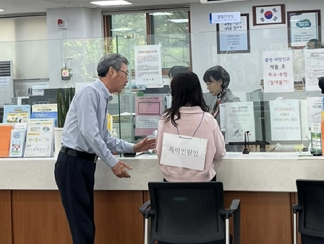 특이민원인 폭언 발생 상황을 가정하여 대응 모의훈련을 하고 있다.