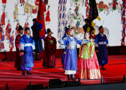 주제공연 ‘자궁가교’에서 배우들이 연기를 펼치고 있다.