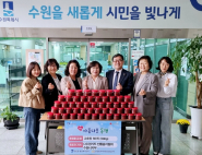 (사)경기도전통음식협회 수원지부가 10월 24일 원천동행정복지센터에 고추장60개(500g)을 기부했다.