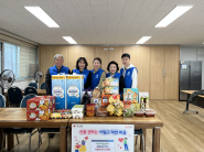 '나혼자잘산다'는  협의체 위원과 어린이집 선생님이 함께 정성껏 준비한 부식을 전달하고 자립청년과 소통하는 권선1동 특화사업이다.