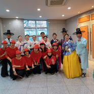 김순애 선생과 당원들의  공연 기념사진