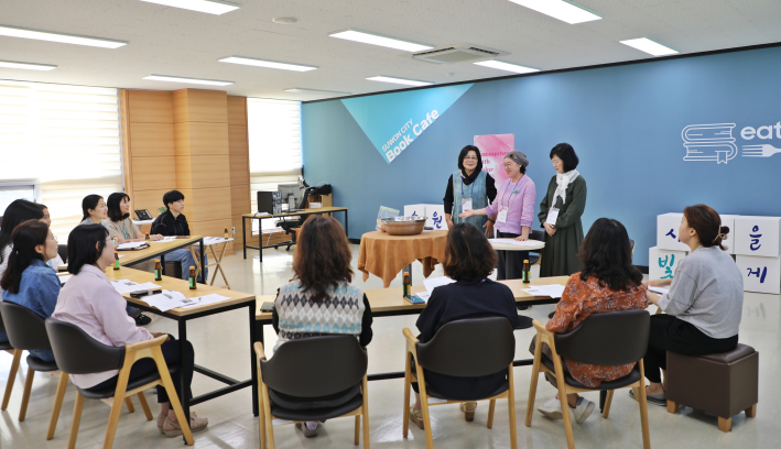 권선구청 9월 전시('색과의 만남') 작가와의 만남