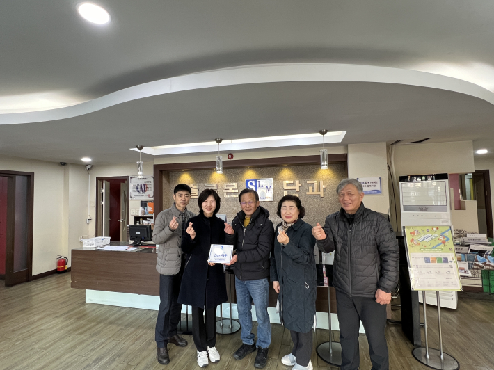 어려운 이웃을 돕는 데 뜻이 있는 관내 업체들을 발굴하여 이웃사랑을 실천하고 있다.