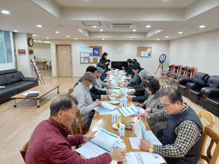 광교1동 경로당협의회 월례회의 모습