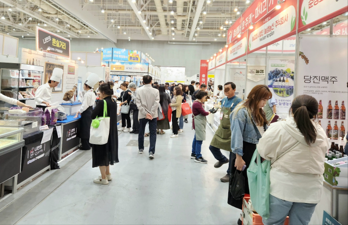 수원컨벤션센터에서 수원메가쇼와 국내 최대 후드쇼 팔도밥상페어가 열렸다.
