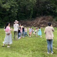서울대학교 수원수목원 생태 프로그램에 참가한 가족들