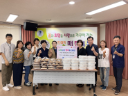 한국생활개선 수원시연합회 매탄4동에 여름철별미김치 및 보리떡 후원물품 지원함