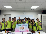영통3동 지역사회보장협의체에서 취약계층 영유아 가정 희망쑥쑥꾸러미 전달식을 개최하고 있다.