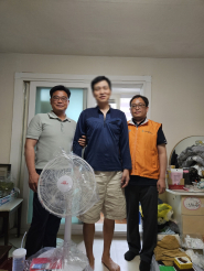 우만1동 지역사회보장협의체(민간위원장 김부성)는 폭염에 시달리는 소외계층의 ‘시원한 여름나기’를 위해 지난 9일 저소득층 5가구를 선정해 선풍기를 전달했다. 