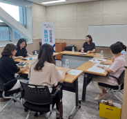 권선1동 행정복지센터에서 민관협력 통합사례회의를 진행하고 있다.