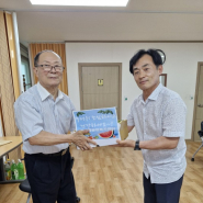 사랑의 수박 전달과 함께 어르신들의 안부를 묻고 폭염 대비 행동요령을 전달함.