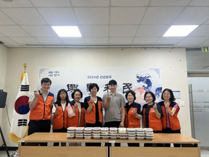 지난27일, 광교1동은  돌봄 위기가구를 위한 6월 반찬나눔 행사를 추진했다.