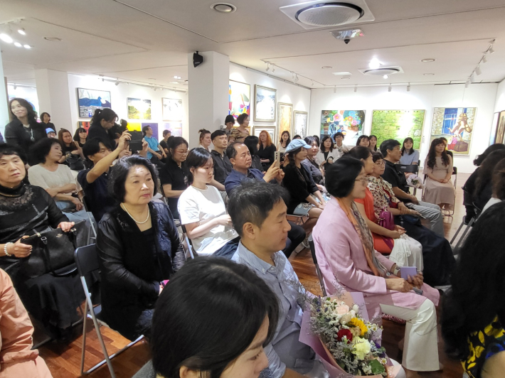 나혜석 미술대전 시상식에 참석한 참관객들, 미술대전에 대한 관심도를 알수 있다.