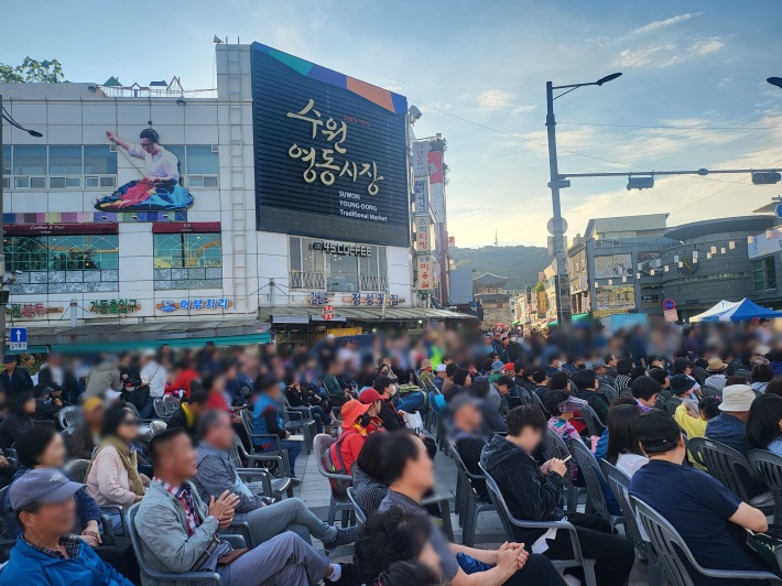 한복매장과 포목점이 많은 '영동시장'