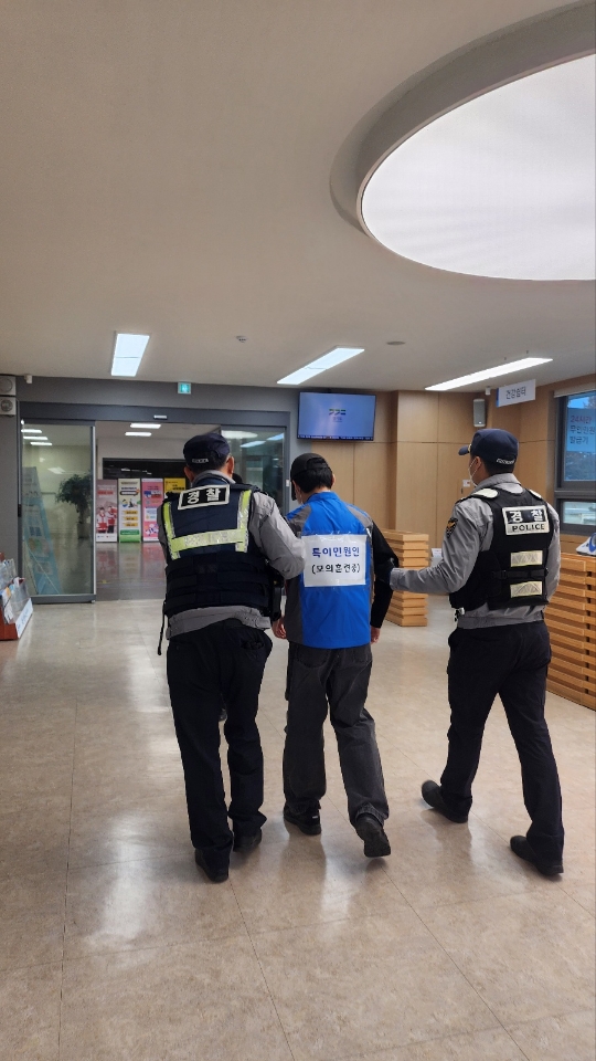 영통구에서 특이민원 대응훈련을 실시하고 있다.