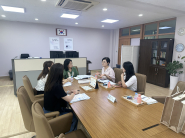 동수원초등학교에서 의견을 공유하고 있는 사진