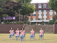 수원여자대학교 운동장에서 치매예방 체조 영상을 촬영하였다.