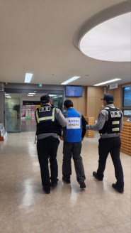 영통구에서 특이민원 대응훈련을 실시하고 있다.