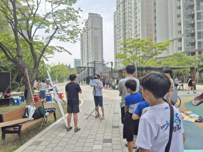 두근두근, 내 차례를 기다리는 아이들의 뒷모습!