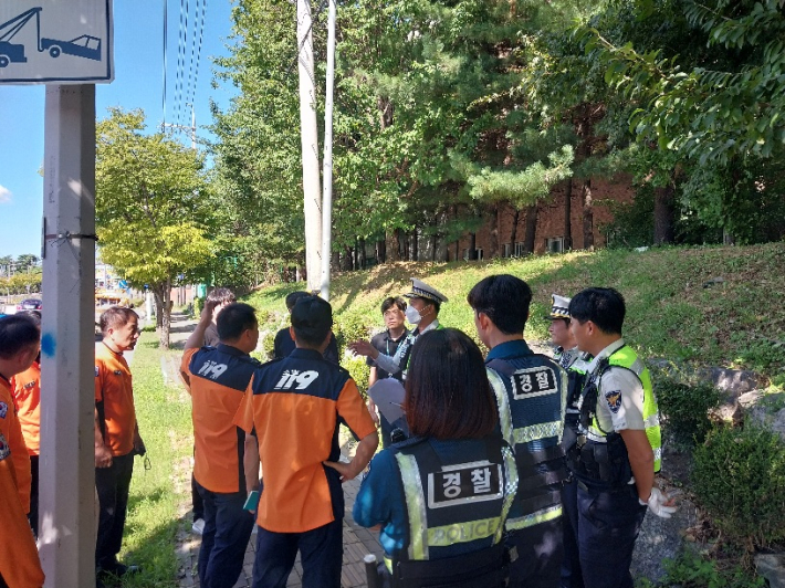 권선구청은 지난 23일 수원남부소방서, 서부경찰서와 함께 권선구 상구운지하차도에서 침수 대비 합동 대응 훈련을 실시했다.