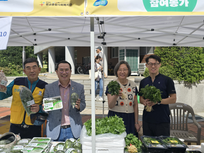 광교대학로 문화축제가 농어촌과 함께하는 행사라해서 이오수 도의원을 만나봤다.