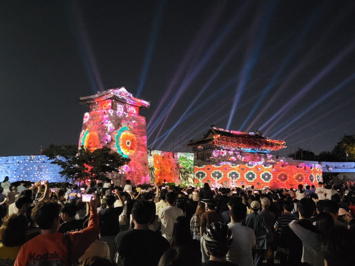 수원특례시 3대 축제 시작(첫 번째 수원화성 미디어아트)