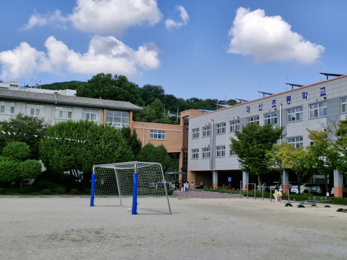 매산초등학교. 1910년대 이후 수원역에서 팔달문으로 이어지는 신작로가 만들어졌다. 이 길을 따라 일본인 회사 등이 들어오고 식민지 도시화가 진행됐다. 자연스럽게 수원에 일본인 거류민들이 증가하고, 학교가 필요했다. 당시 교명은 수원거류민소학교다.   