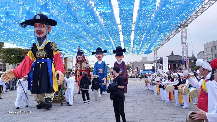 거인 행렬 전경