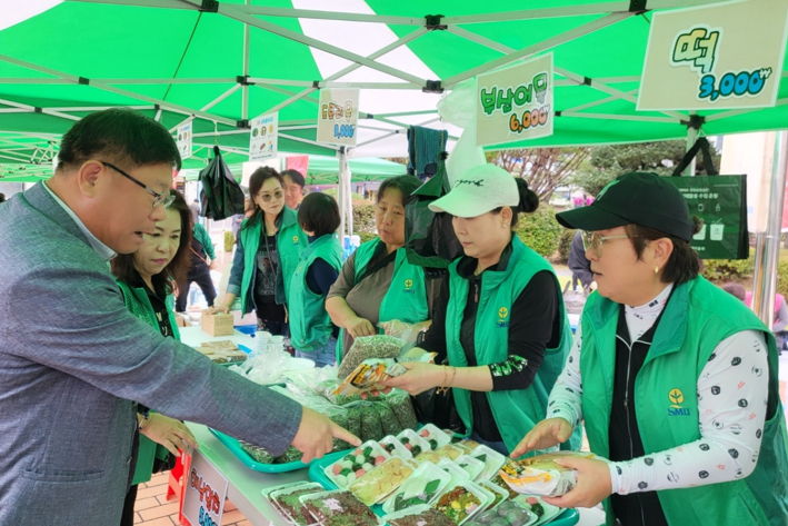 팔달구 새마을부녀회, '사랑의 바자회' 개최